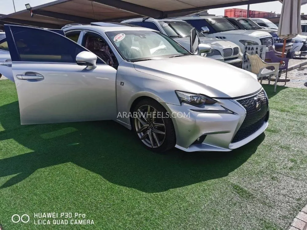 Lexus IS 2014 for Sale in Sharjah Image-8