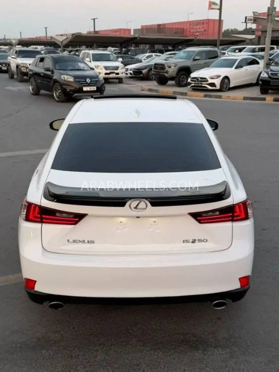 Lexus IS 2014 for Sale in Sharjah Image-9