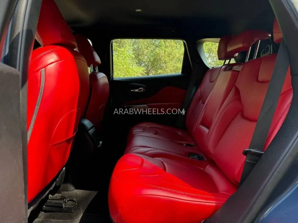 Jeep Cherokee 2021 for Sale in Sharjah Image-11