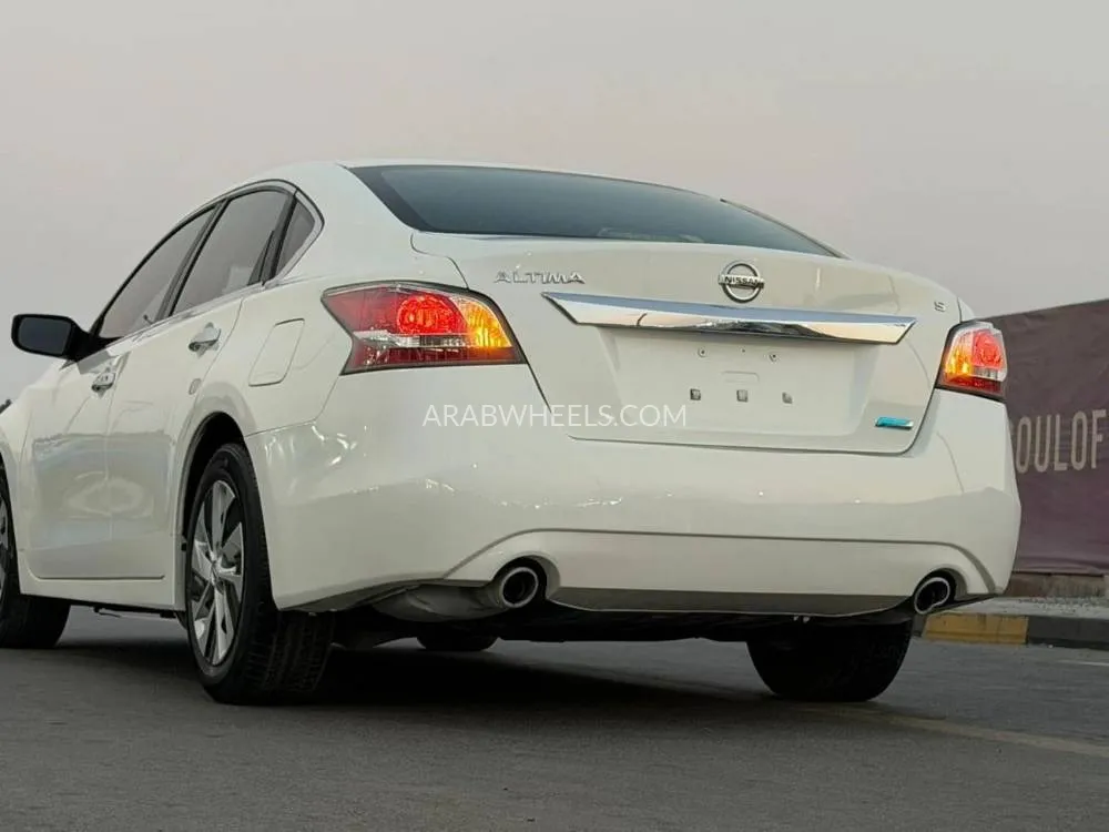 Nissan Altima 2014 for Sale in Sharjah Image-10