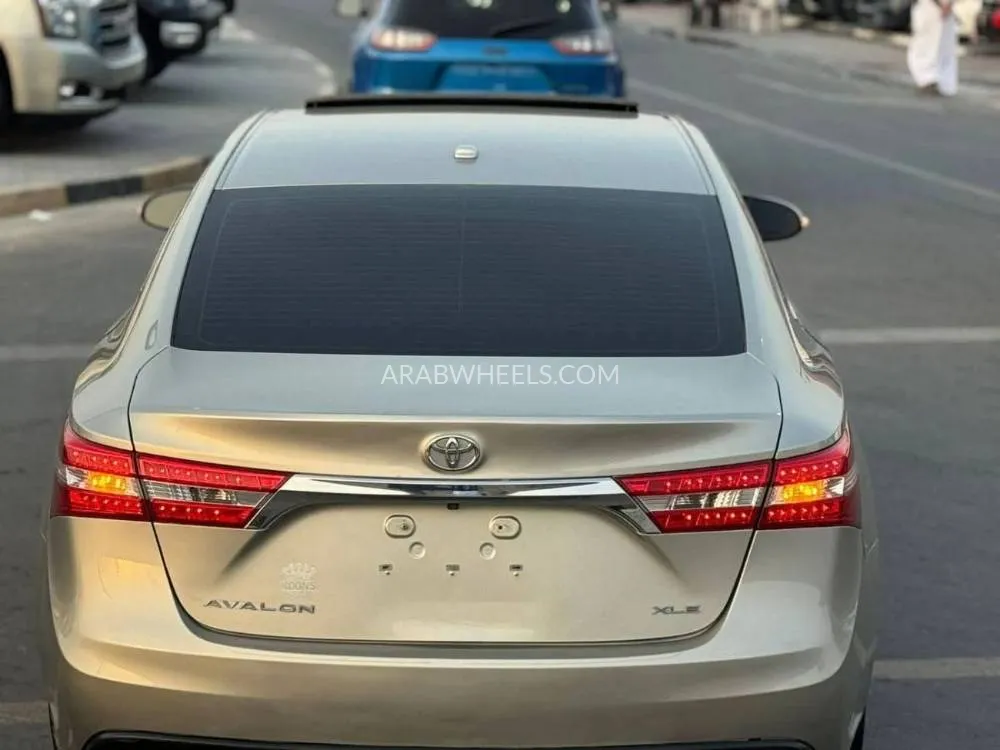 تويوتا أفالون 2014 for Sale in الشارقة Image-3