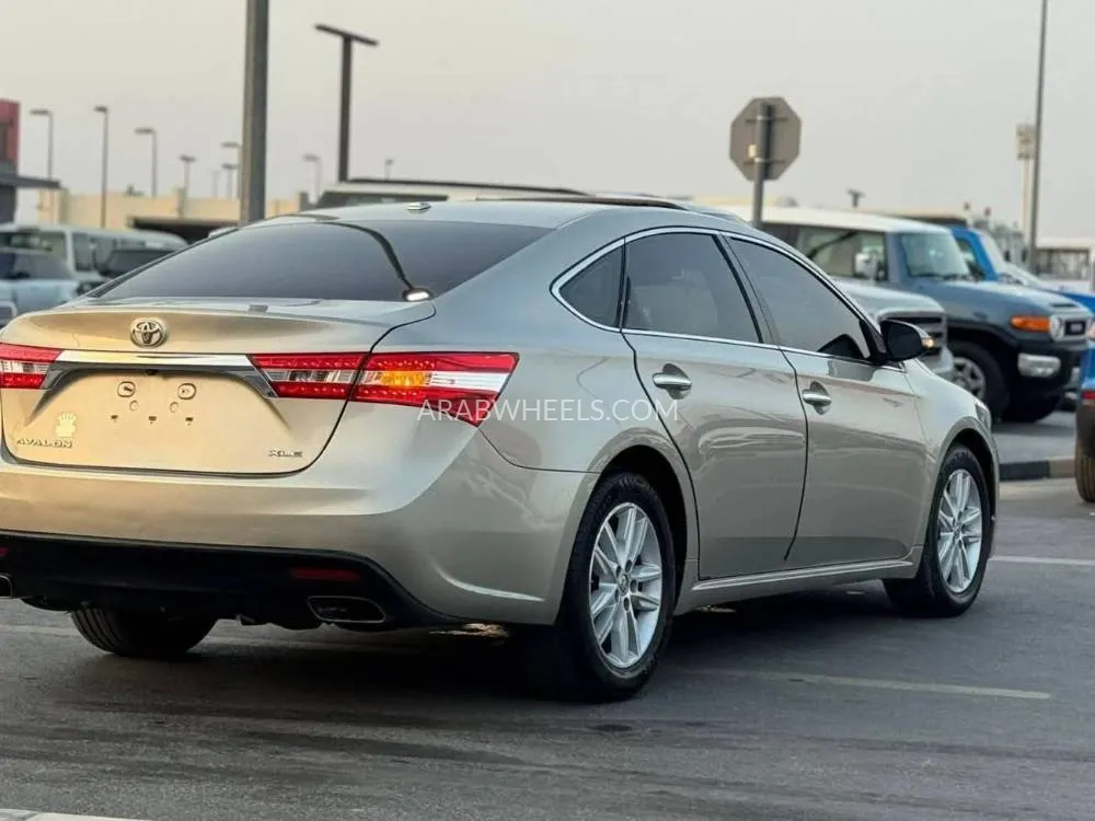 تويوتا أفالون 2014 for Sale in الشارقة Image-7