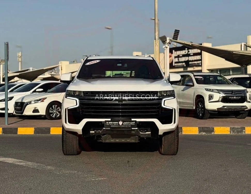 Chevrolet Suburban 2023 for Sale in Sharjah Image-2