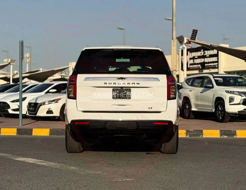 Chevrolet Suburban 2023 for Sale in Sharjah Image-5