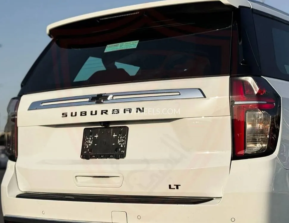 Chevrolet Suburban 2023 for Sale in Sharjah Image-7