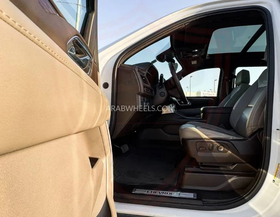 Chevrolet Suburban 2023 for Sale in Sharjah Image-8