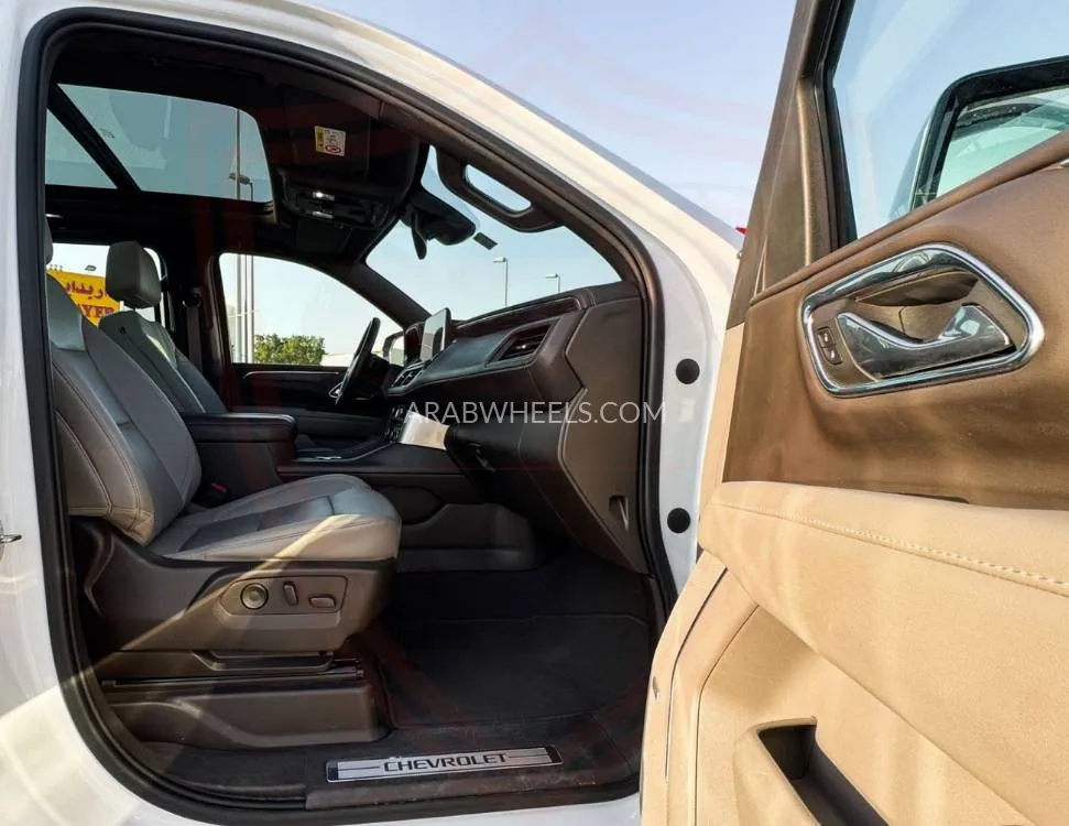 Chevrolet Suburban 2023 for Sale in Sharjah Image-9