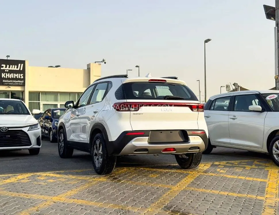 Kia Sonet 2023 for Sale in Sharjah Image-4
