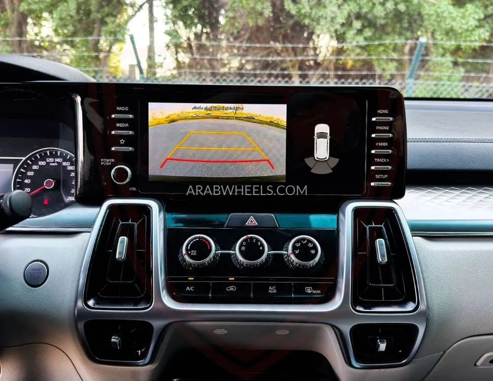 Kia Sorento 2023 for Sale in Sharjah Image-17