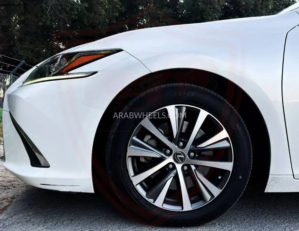 Lexus ES 2020 for Sale in Sharjah Image-26