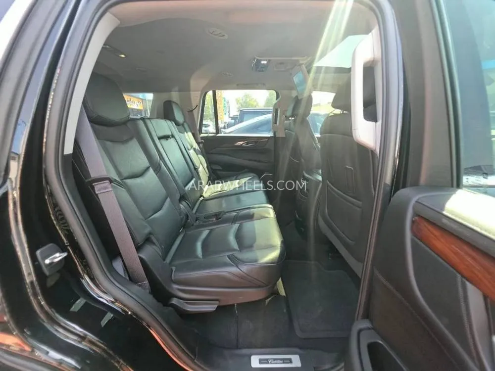 Cadillac Escalade 2015 for Sale in Dubai Image-16