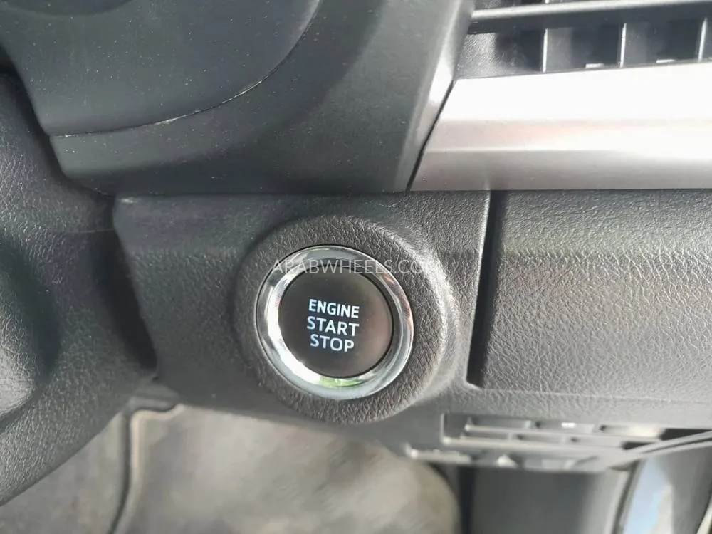 Toyota Hilux 2019 for Sale in Dubai Image-9