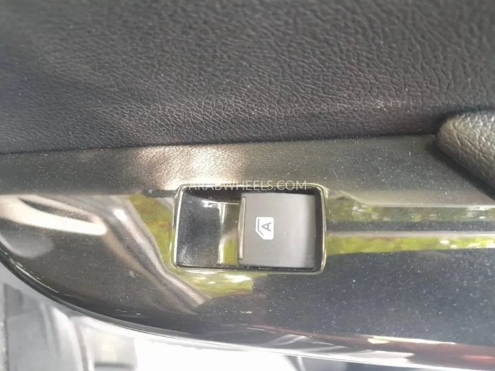 Toyota Hilux 2019 for Sale in Dubai Image-17