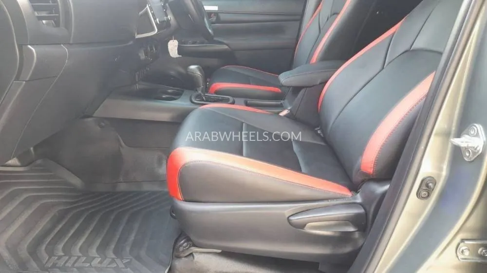 Toyota Hilux 2022 for Sale in Dubai Image-11