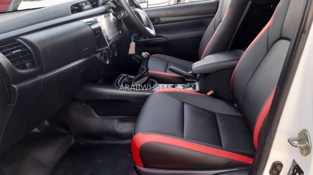 Toyota Hilux 2021 for Sale in Dubai Image-8
