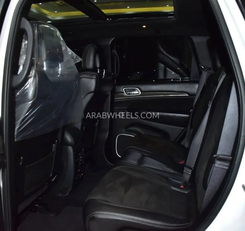 Jeep Cherokee 2020 for Sale in Dubai Image-18