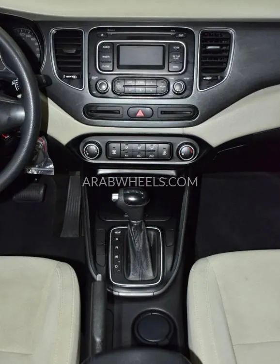 Kia Carens 2016 for Sale in Dubai Image-13
