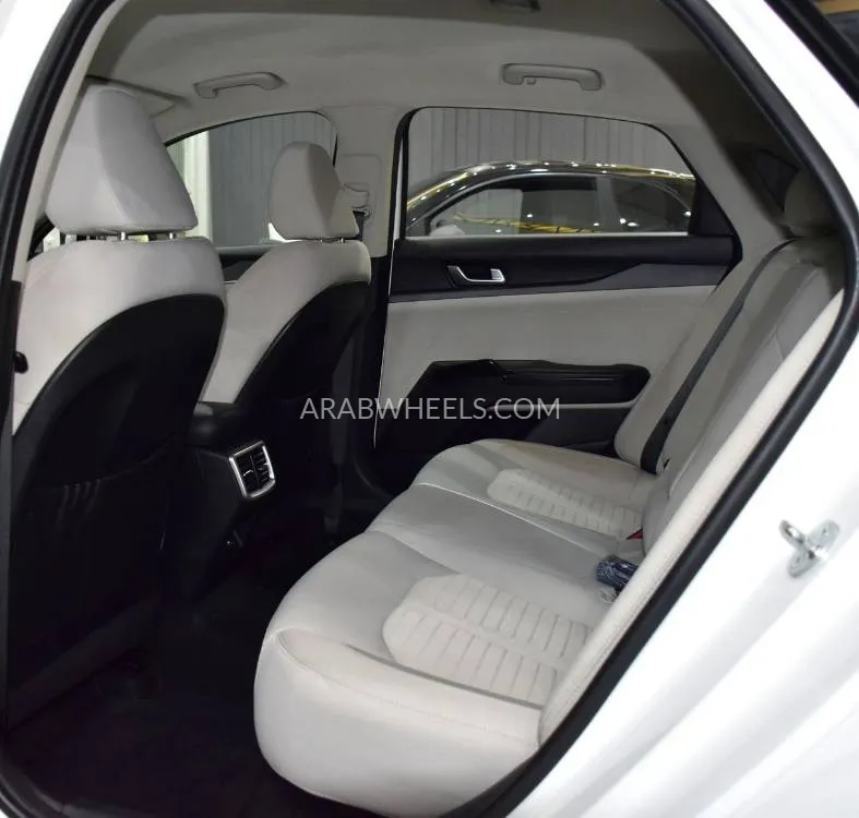 Kia K5 2022 for Sale in Dubai Image-15