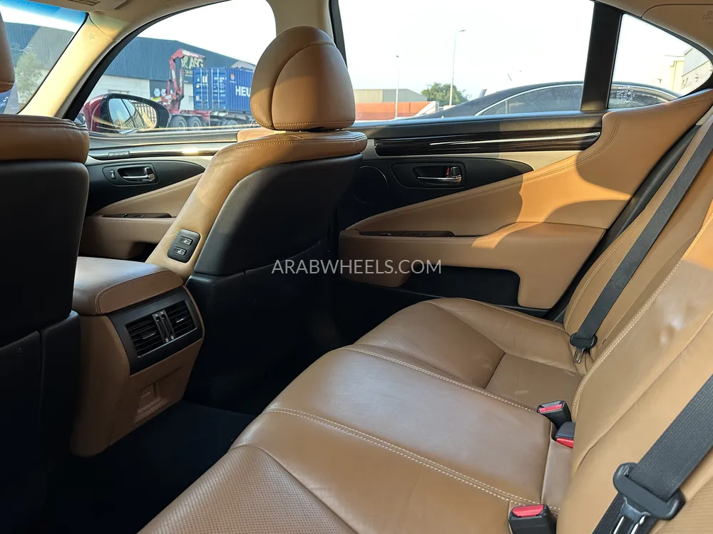 Lexus LS 2015 for Sale in Ajman Image-7