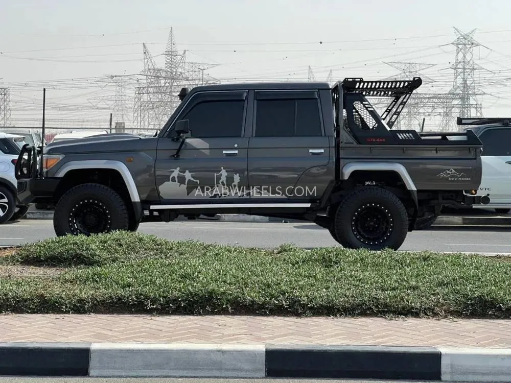 تويوتا لاند كروزر 70 سيريز 2020 for Sale in دبي Image-8