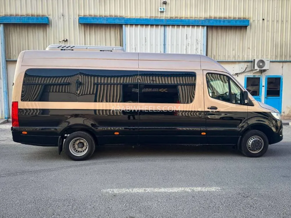 Mercedes Benz Sprinter 2023 for Sale in Dubai Image-2