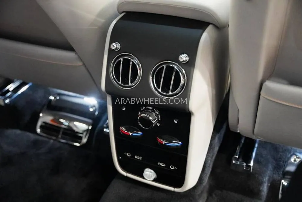 Rolls Royce Cullinan 2025 for Sale in Dubai Image-12