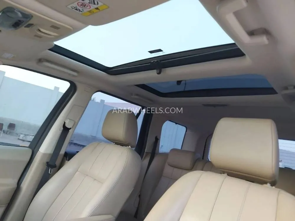 Land Rover LR2 2014 for Sale in Sharjah Image-10