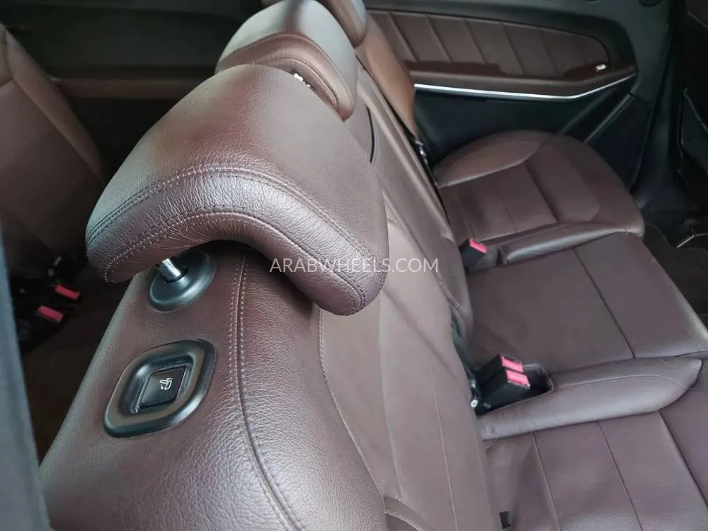 Mercedes Benz GL Class 2015 for Sale in Sharjah Image-10