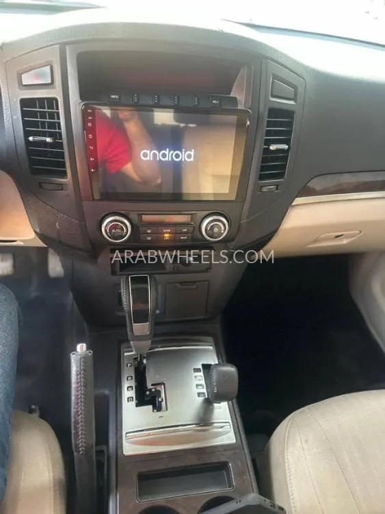 ميتسوبيشي باجيرو 2014 for Sale in الشارقة Image-11