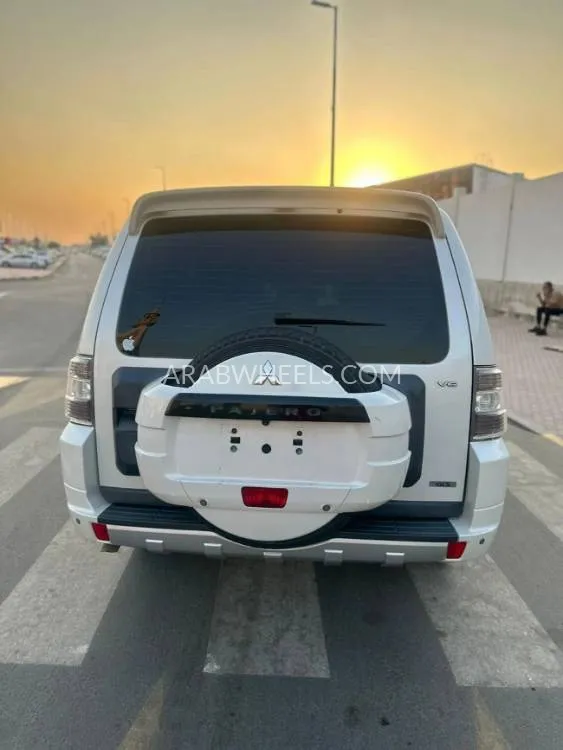Mitsubishi Pajero 2014 for Sale in Sharjah Image-2