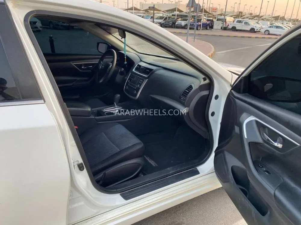 Nissan Altima 2016 for Sale in Sharjah Image-8