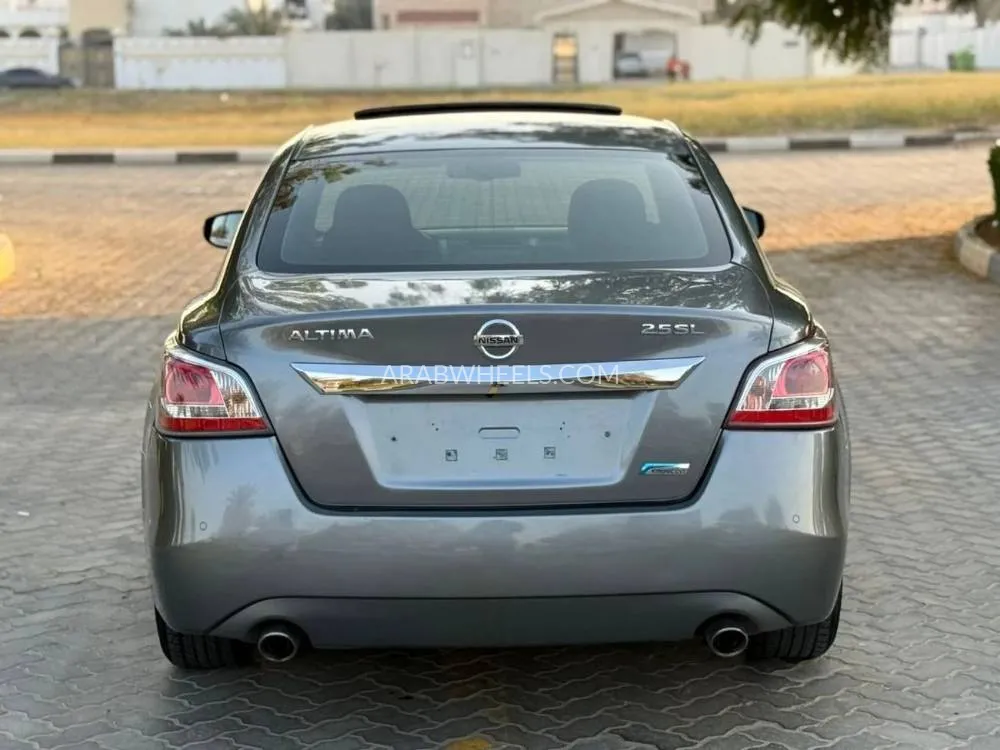 Nissan Altima 2015 for Sale in Sharjah Image-2