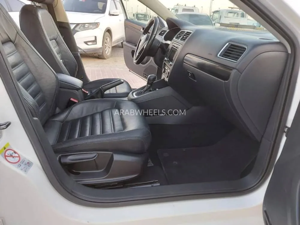 Volkswagen Jetta 2012 for Sale in Sharjah Image-9