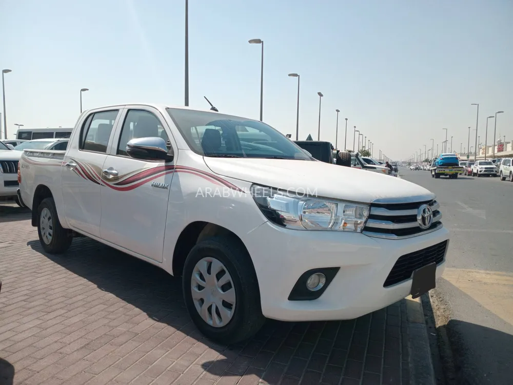 Toyota Hilux 2021 for Sale in Sharjah Image-3