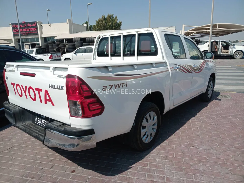 Toyota Hilux 2021 for Sale in Sharjah Image-5