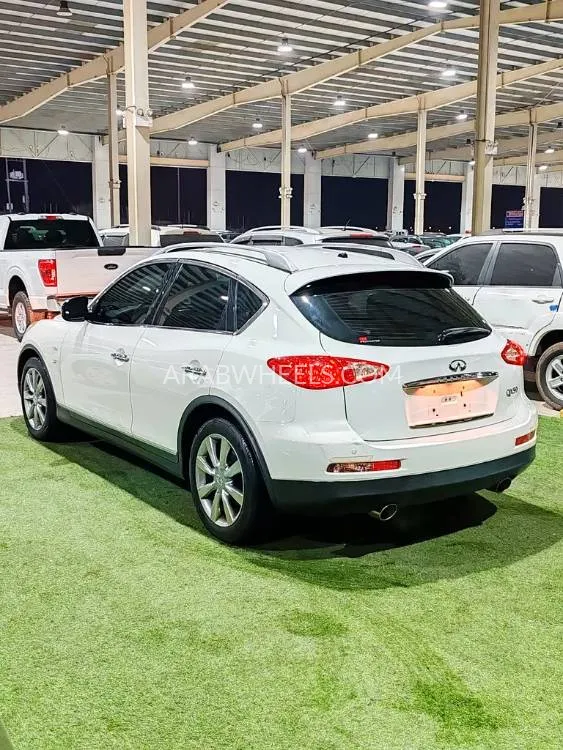 Infiniti QX50 2015 for Sale in Umm Al Quwain Image-2