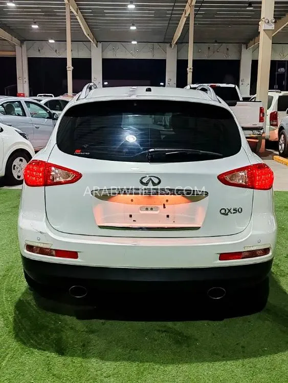 Infiniti QX50 2015 for Sale in Umm Al Quwain Image-7