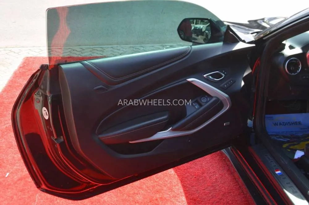 شيفروليه كامارو 2017 for Sale in الشارقة Image-8