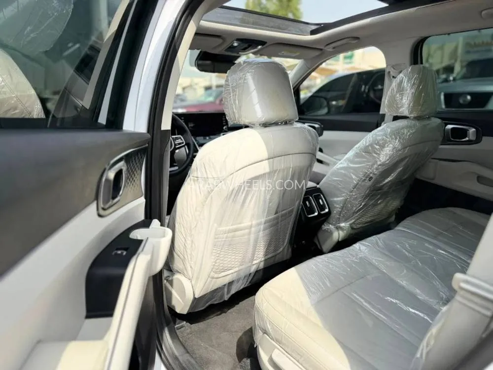 Kia Sorento 2023 for Sale in Sharjah Image-16