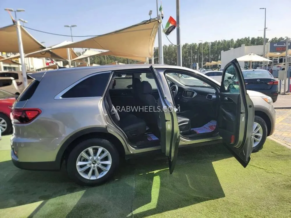 كيا سورينتو 2019 for Sale in الشارقة Image-11