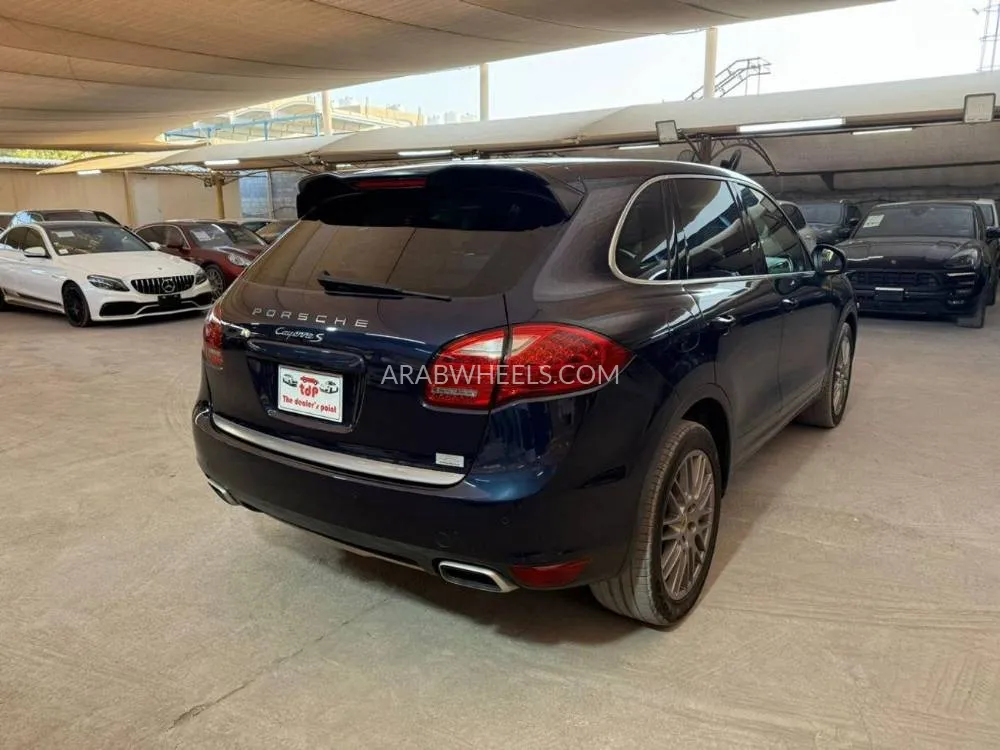 Porsche Cayenne 2011 for Sale in Dubai Image-2
