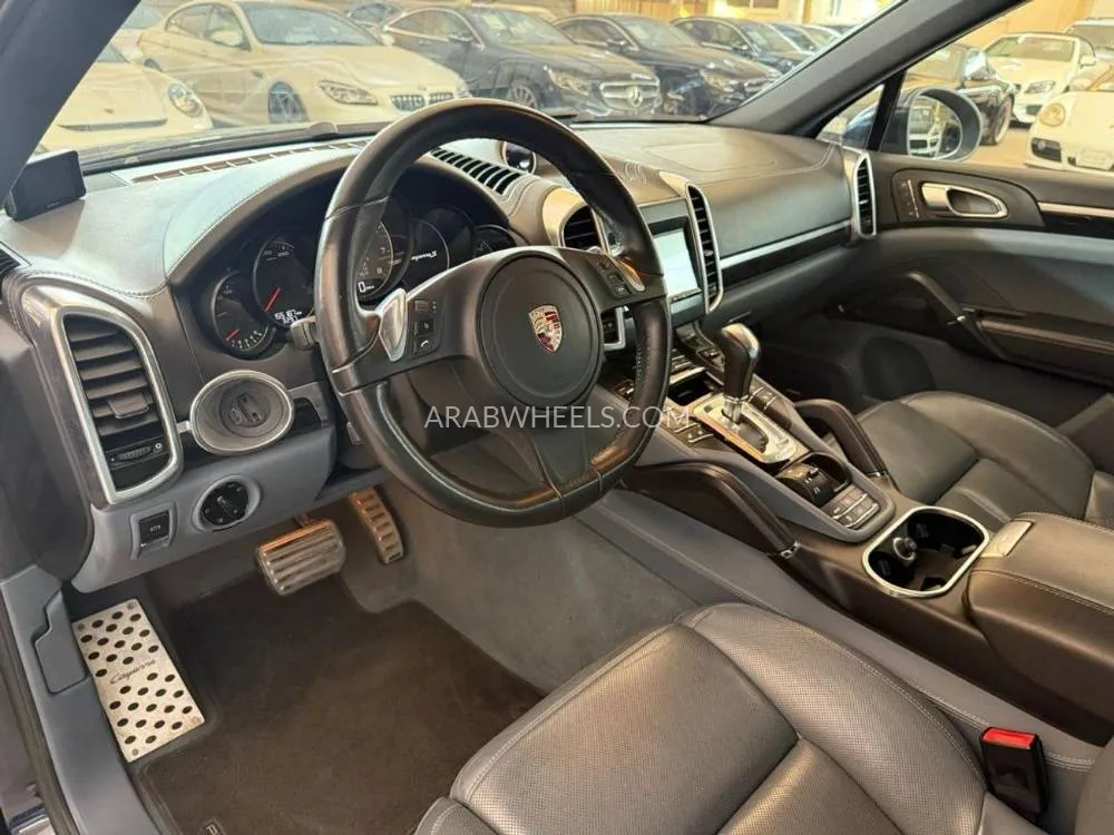 Porsche Cayenne 2011 for Sale in Dubai Image-12