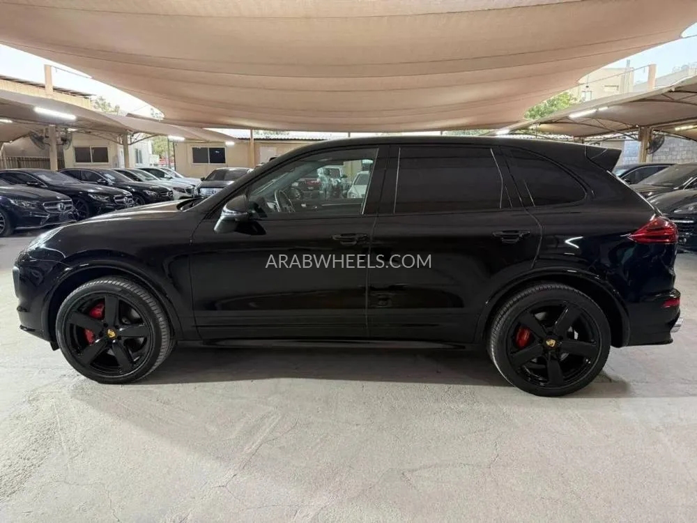 Porsche Cayenne 2017 for Sale in Dubai Image-3