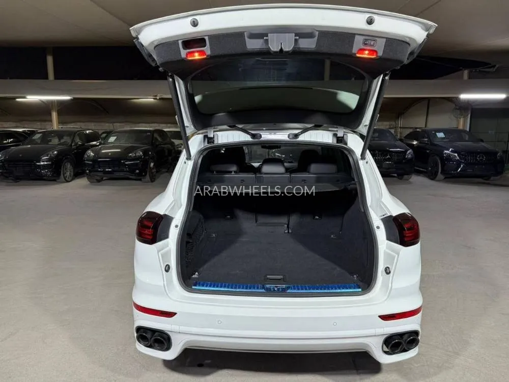 Porsche Cayenne 2016 for Sale in Dubai Image-11