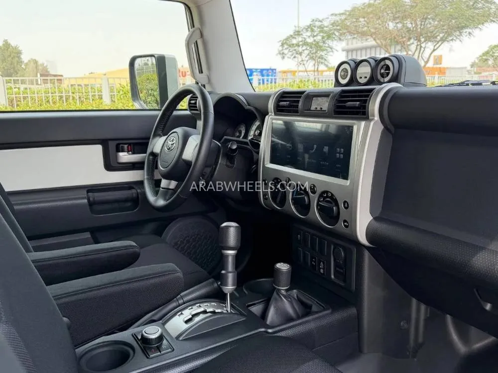 Toyota FJ Cruiser 2023 for Sale in Dubai Image-10