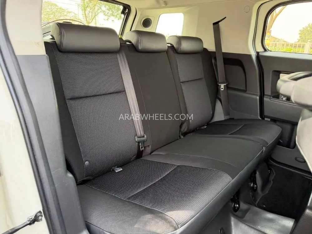 Toyota FJ Cruiser 2023 for Sale in Dubai Image-17