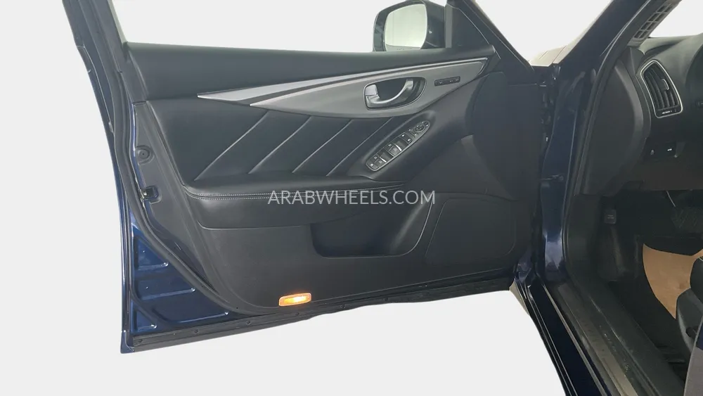 إنفينيتي Q50 2023 for Sale in دبي Image-18