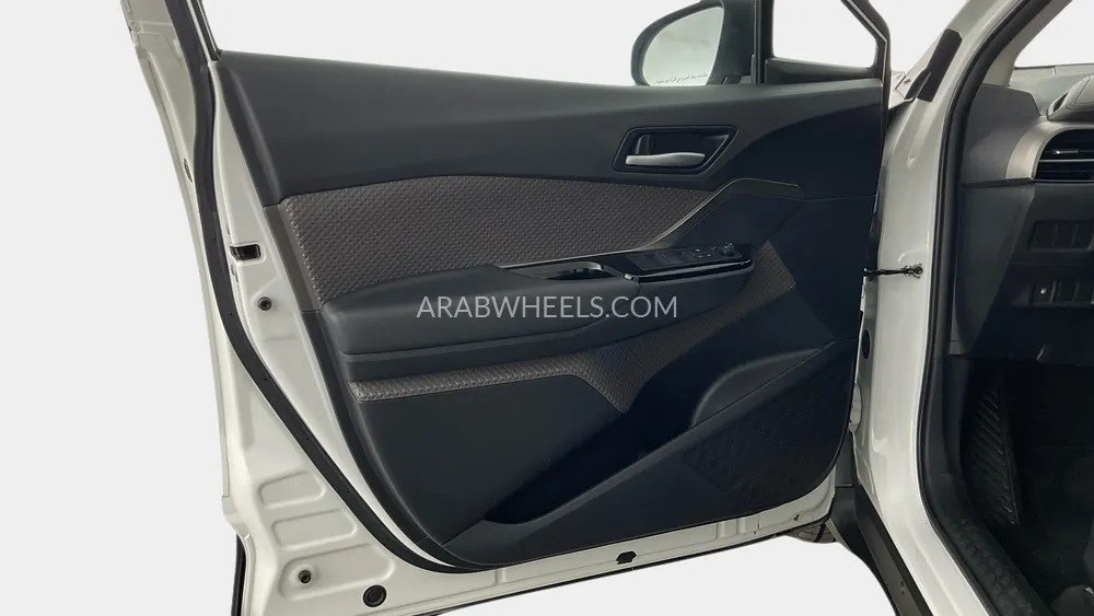 Toyota C-HR 2023 for Sale in Sharjah Image-18