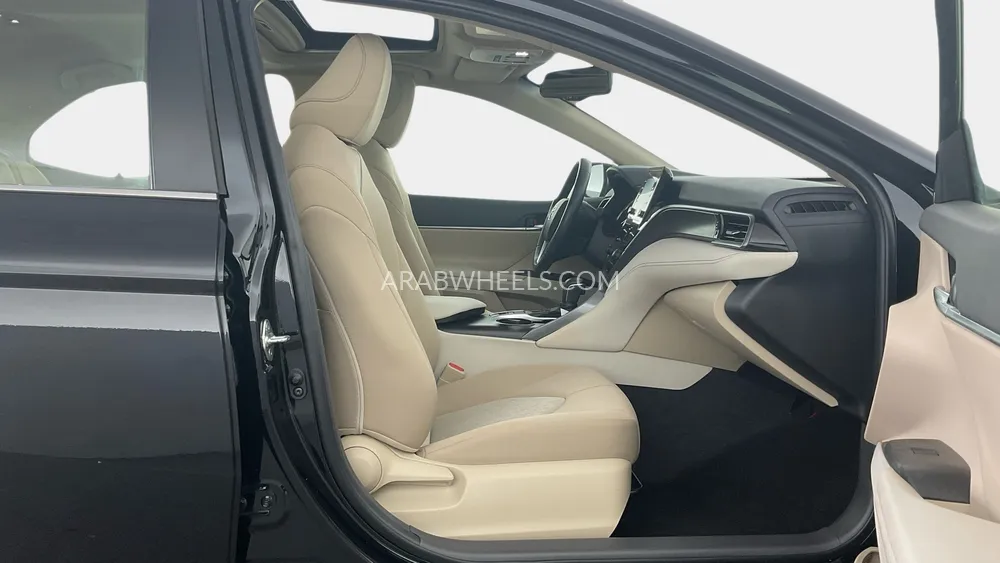 Toyota Camry 2023 for Sale in Sharjah Image-12