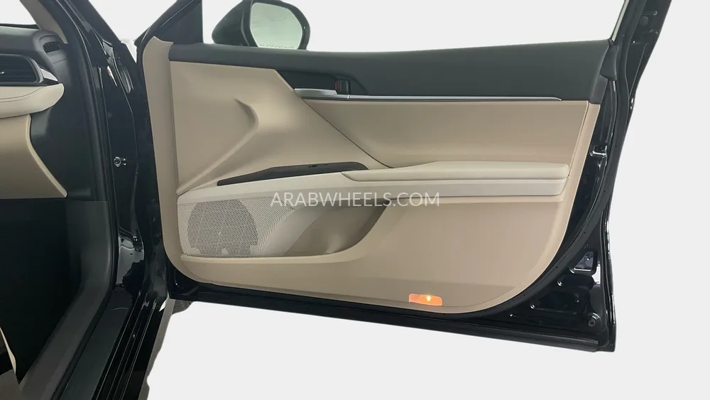 Toyota Camry 2023 for Sale in Sharjah Image-18